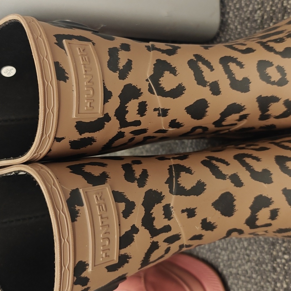 Hunter Black and White Cheetah Print Boots - Picture 4 of 4